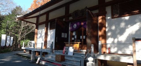 日向山 宝城坊 日向薬師　宝殿の写真